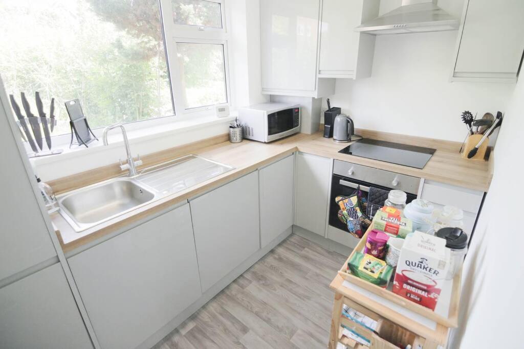 Secluded Central 2 Bed Flat Стратфорд-апон-Эйвон Экстерьер фото